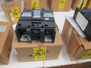 BREAKER, CIRCUIT TYPE, 400 AMP RATING, 600VAC/250VDC VOLT RATING, 3 POLE, MAG-BREAK KIND. 1000-3300 AMP ADJUSTABLE MAGNETIC TRIP RANGE, PART # GENERAL ELECTRIC (W-44) LOADING & HANDLING FEE $5-